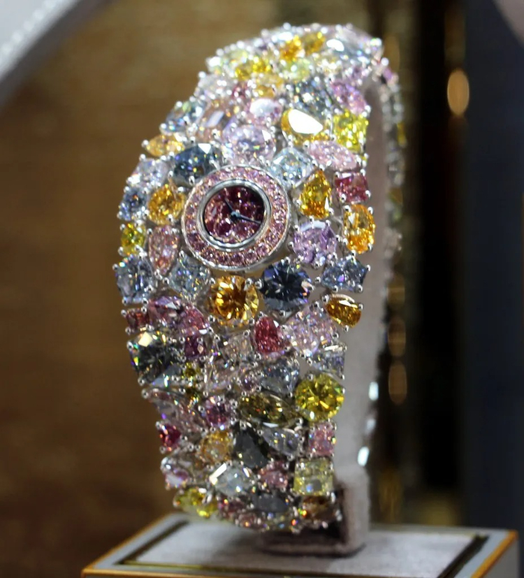 Chiếc đồng hồ đắt nhất thế giới Graff Diamonds Hallucination